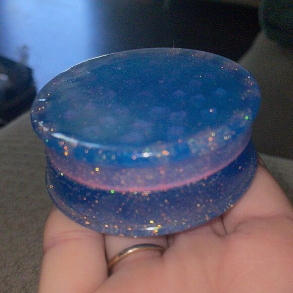 Handmade epoxy resin grinder glow in the dark - Picture 4 of 4